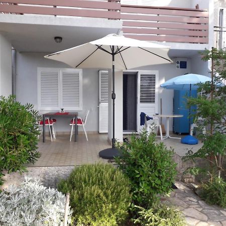 Holiday Home Novalja Luaran gambar